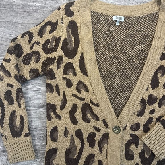 TOBI Brown Leopard Cheetah Animal Print Warm Cozy 3-Button V-Neck Cardigan Sz Md - Picture 3 of 4